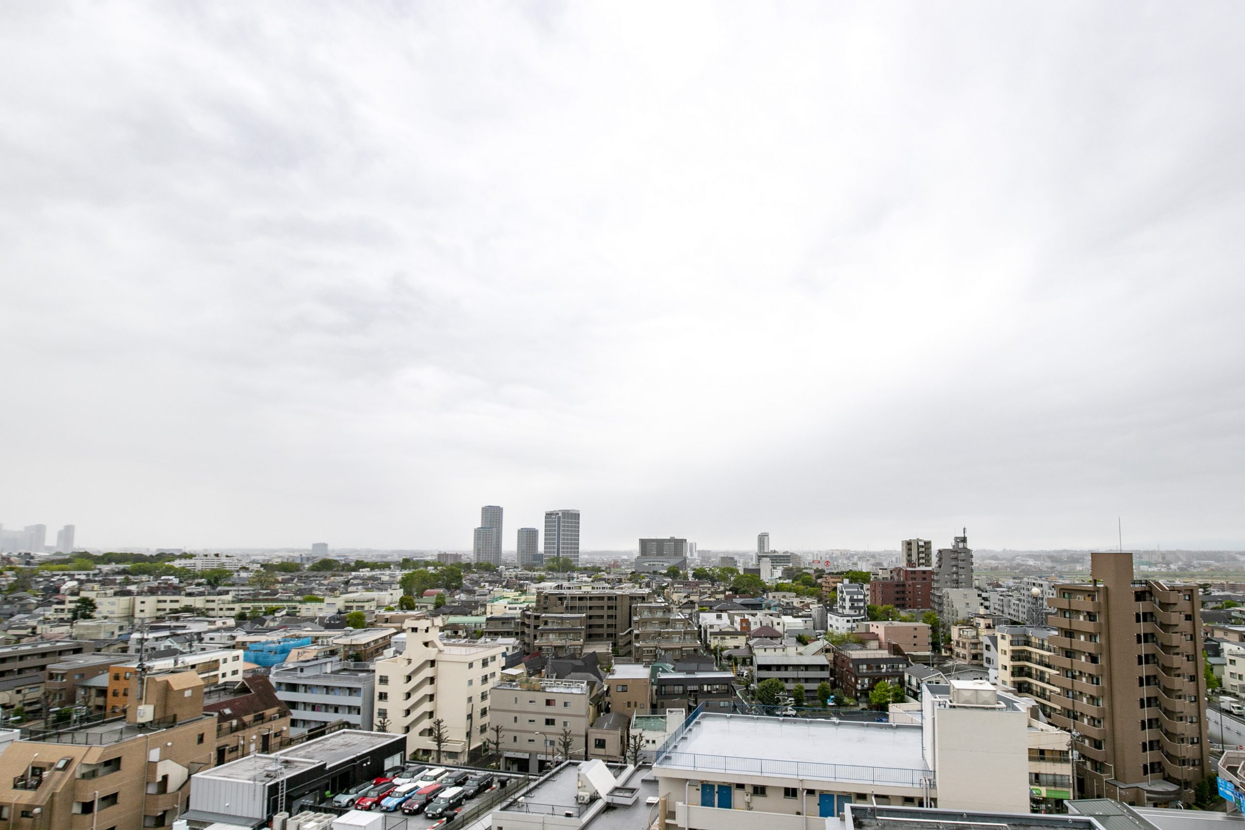 用賀 12階で窓に囲まれた開放的なお部屋
