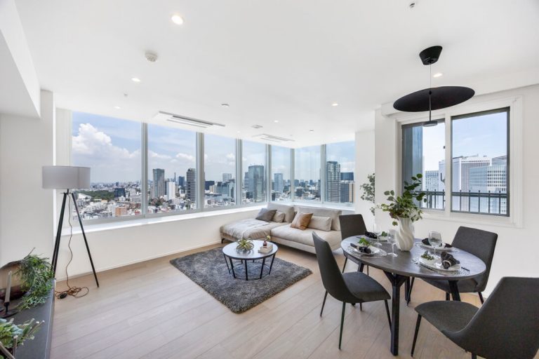 THE ROPPONGI TOKYO　30階部分の角部屋、窓が多く開放感溢れる空間