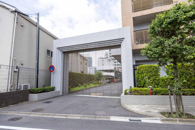 駐車場 入口