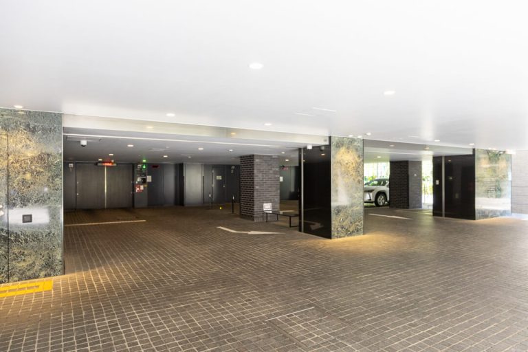 駐車場 入口