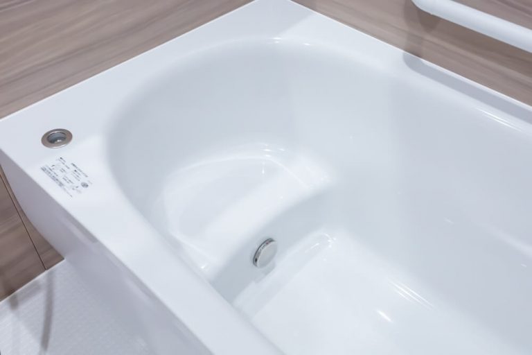 浴室 浴槽にステップ付き
