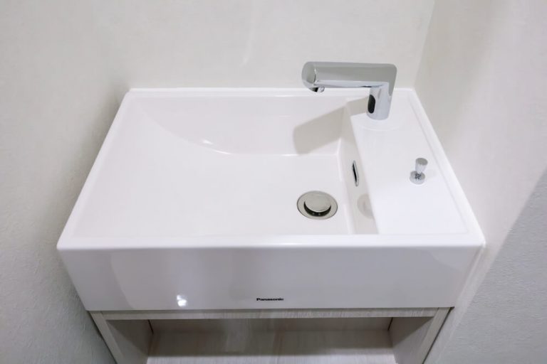 トイレ 独立型の手洗い器
