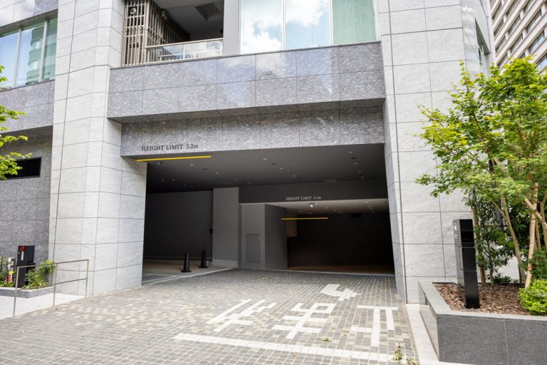 駐車場 入口