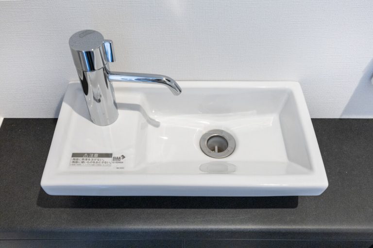 トイレ 独立型の手洗い器