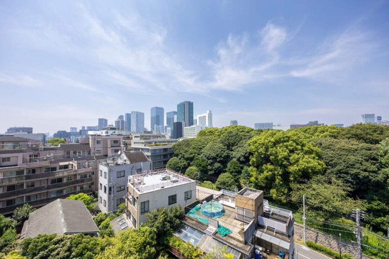 ブランズ渋谷常盤松 青空と緑を望む、100㎡超の南西・北西向き角部屋