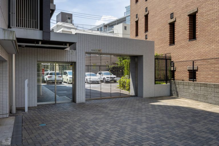 駐車場 入口