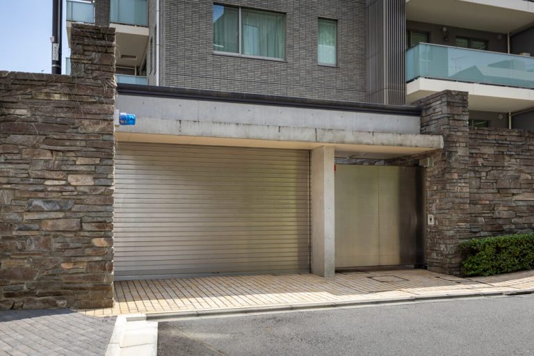 駐車場 入口