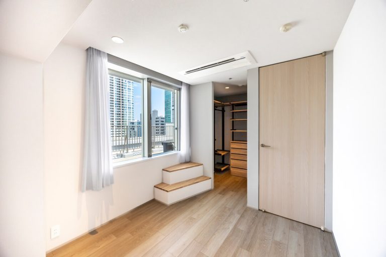寝室2（8F・約7.1帖）