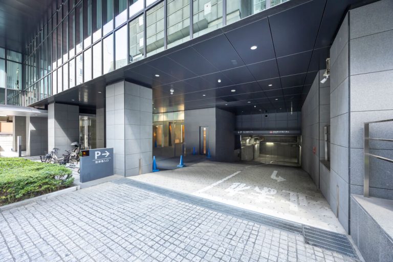 駐車場 入口