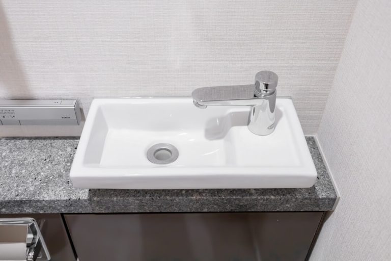 トイレ 独立型の手洗い器