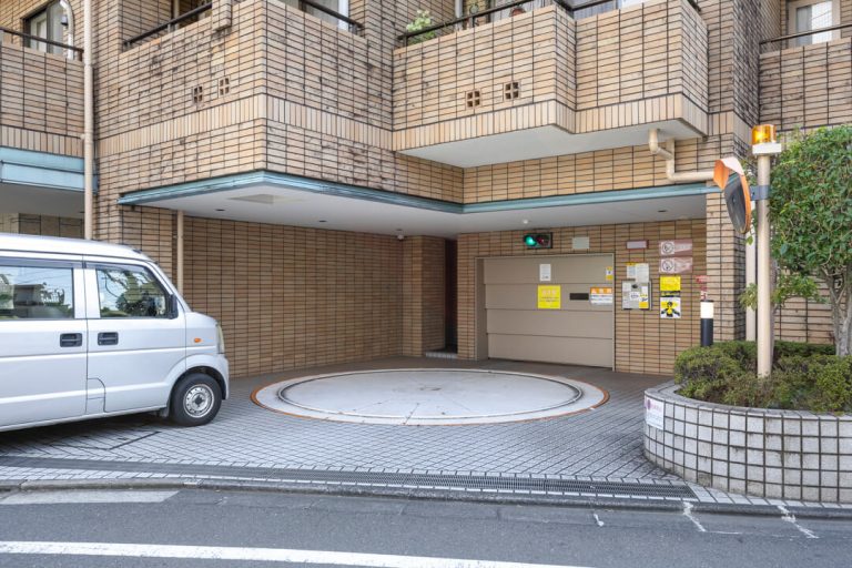 駐車場 入口