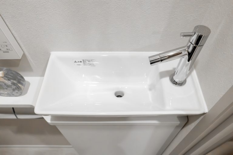 トイレ 独立型の手洗い器