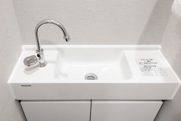 トイレ 独立型の手洗い器