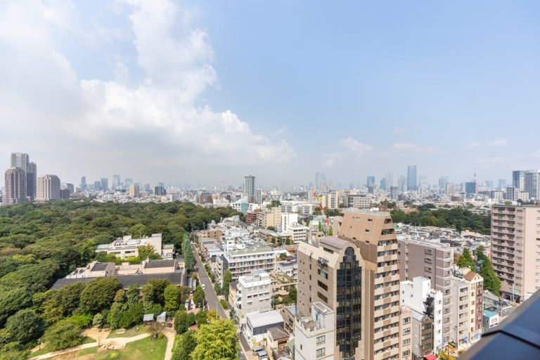 ジオグランデ白金台　2025年7月築！都心の煌めきと緑を楽しめる、100㎡超え16階角部屋