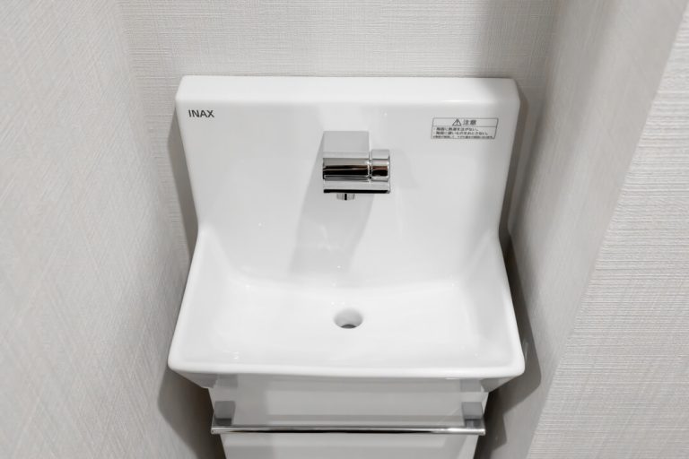 トイレ 独立型の手洗い器