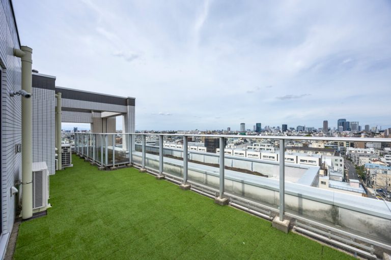 祐天寺　東京タワーなどが一望できるルーフバルコニー付きの100㎡超え角部屋3LDK