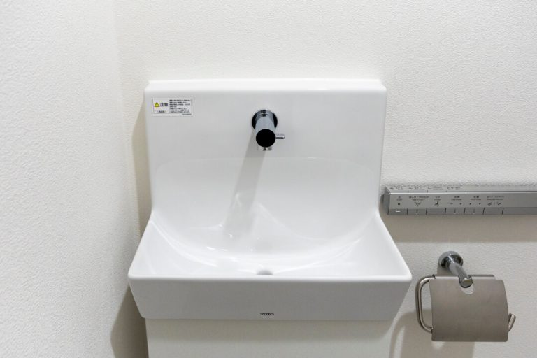 トイレ 独立型の手洗い器