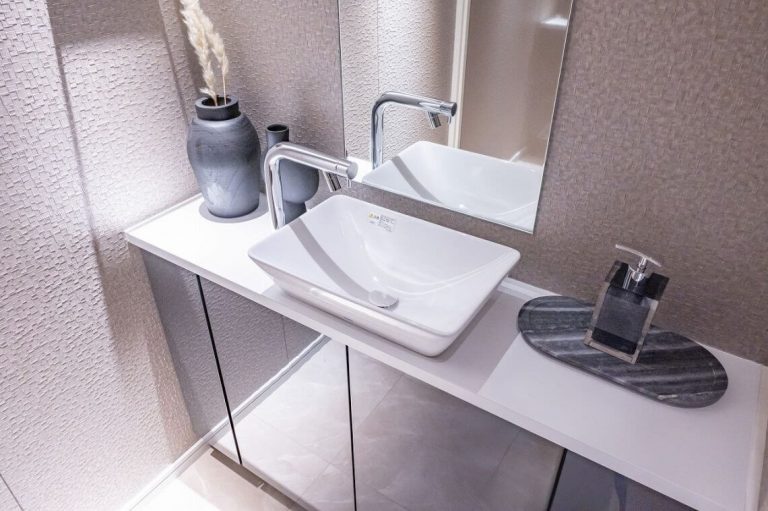 トイレ 独立型の手洗い器