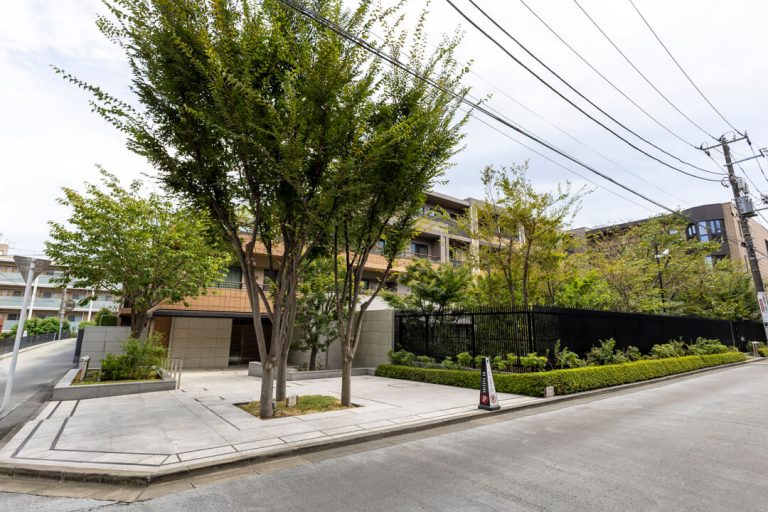 パークコート渋谷大山町ザ・プラネ悠邸　高級住宅街に佇む低層レジデンス、100㎡超の北東角住戸