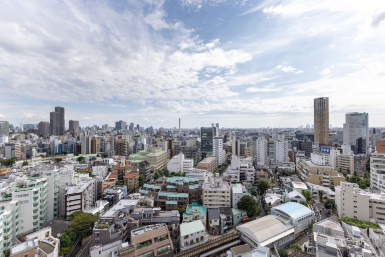 代官山アドレス　陽光と眺望に包まれる、18階の南向き住戸