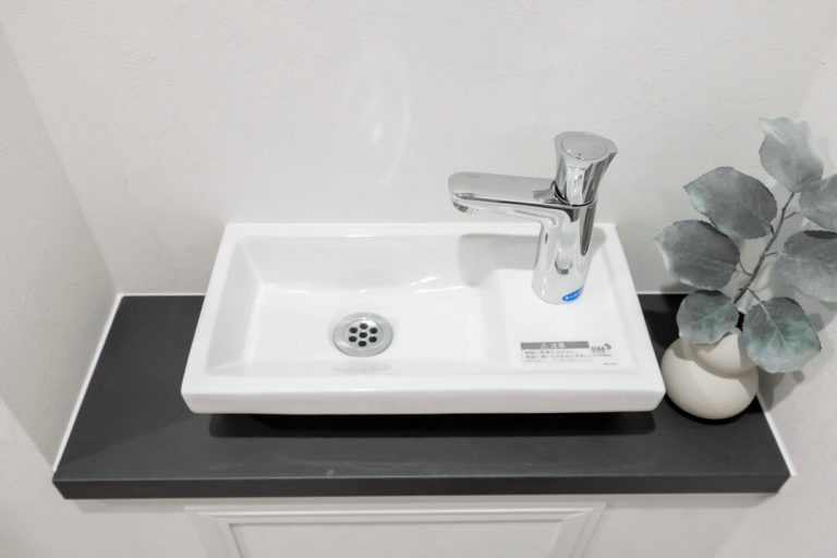 トイレ 独立型の手洗い器
