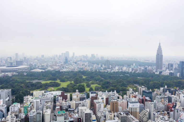 富久クロスコンフォートタワー　51階の高層階、新宿御苑の緑を望む