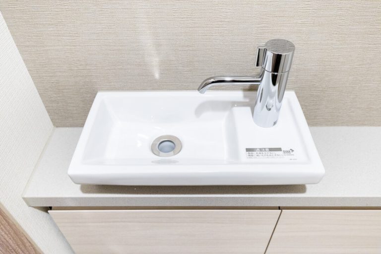トイレ 独立型の手洗い器
