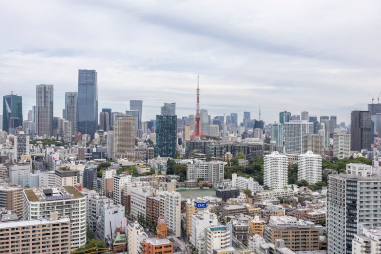 白金ザ・スカイ　東京タワーとスカイツリーの両方を望む33階