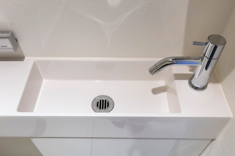トイレ 独立型の手洗い器