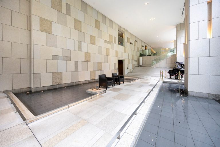 エントランスホール