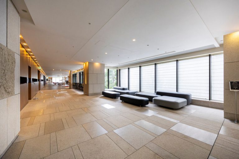 エントランスホール