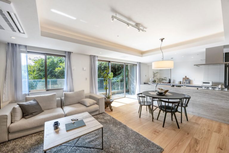 ウェリス麻布狸穴 緑感じる穏やかな住まい、96㎡の角部屋3LDK