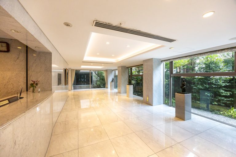 エントランスホール