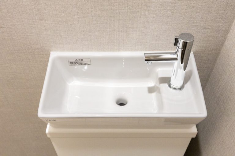 トイレ 独立型の手洗い器