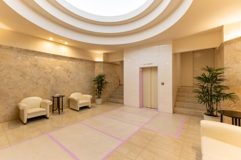 エントランスホール