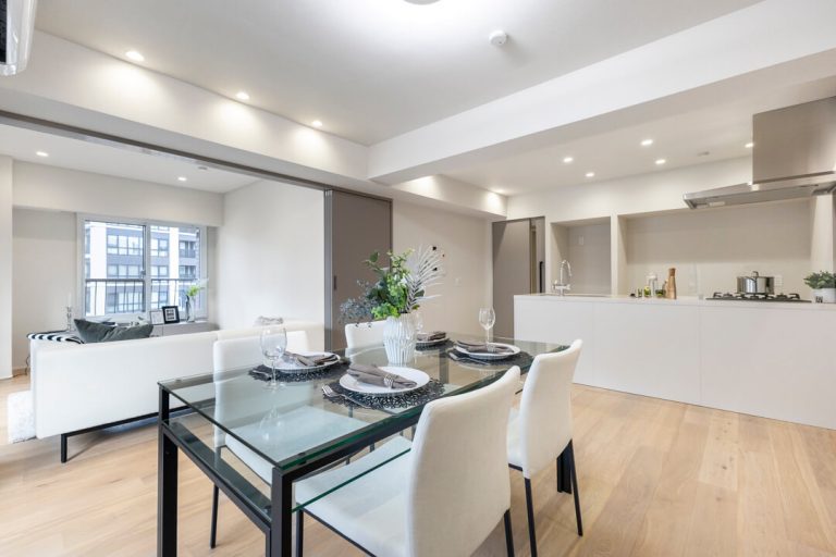 恵比寿 三方角住戸、光と利便性に恵まれたヴィンテージマンション