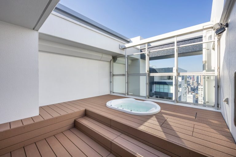 ルーフバルコニー（スカイジャグジー）
