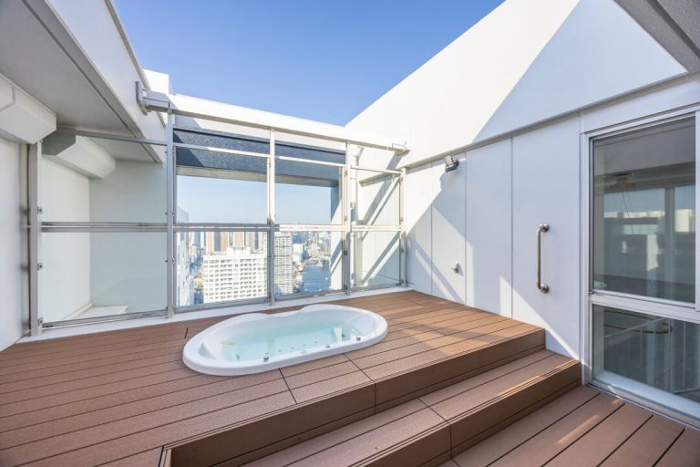 ルーフバルコニー（スカイジャグジー）