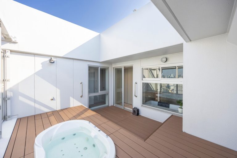 ルーフバルコニー（スカイジャグジー）