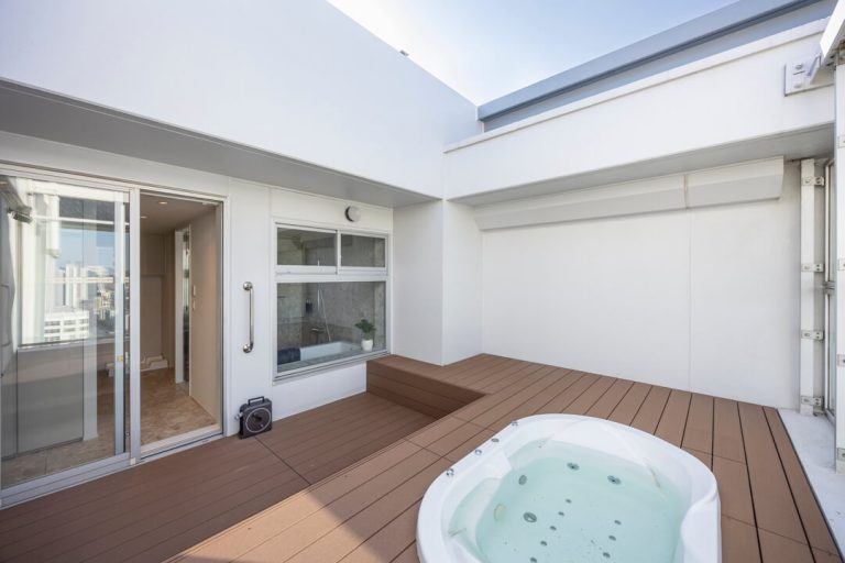 ルーフバルコニー（スカイジャグジー）