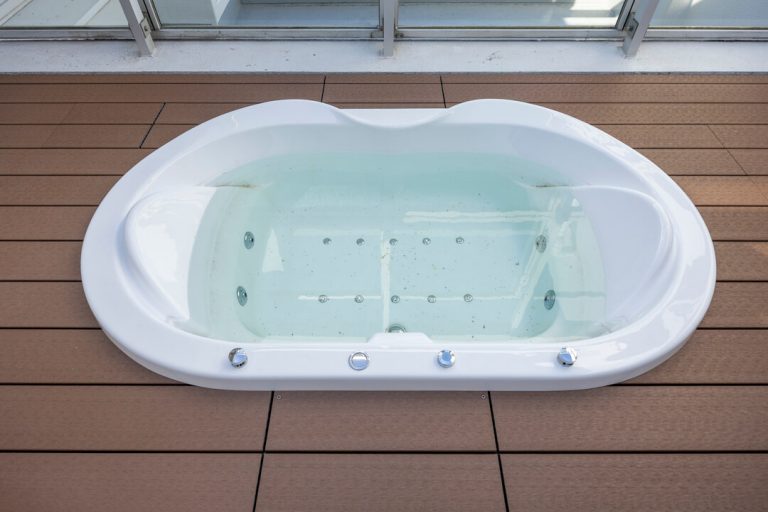 ルーフバルコニー（スカイジャグジー）