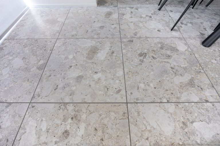 リビングダイニング タイル貼り