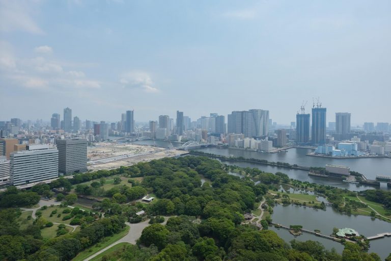 東京ツインパークスライトウイング　都会的な景色と心地よい緑が望める住まい
