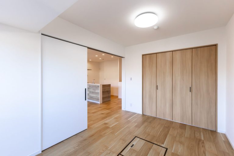 洋室、リビングダイニング