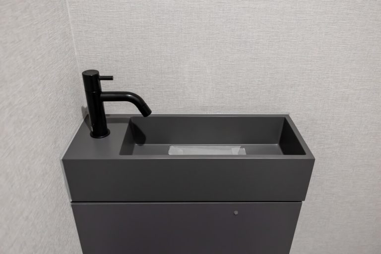 トイレ 独立型の手洗い器