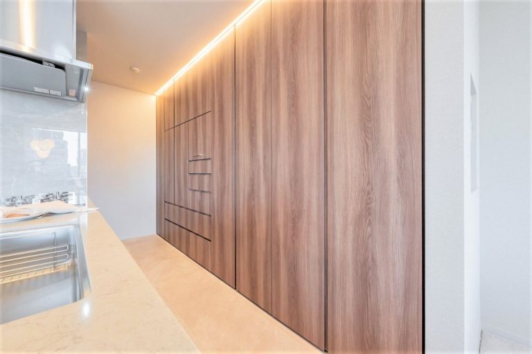 キッチン カップボード