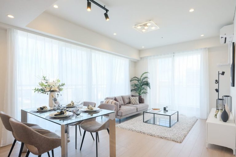 品川　広がる青空と風を感じる、L字バルコニーの住まい