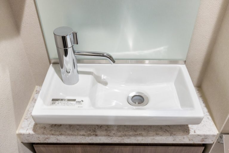 トイレ 独立型の手洗い器