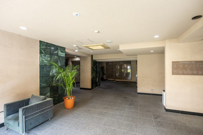 エントランスホール