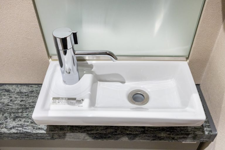 トイレ 独立型の手洗い器